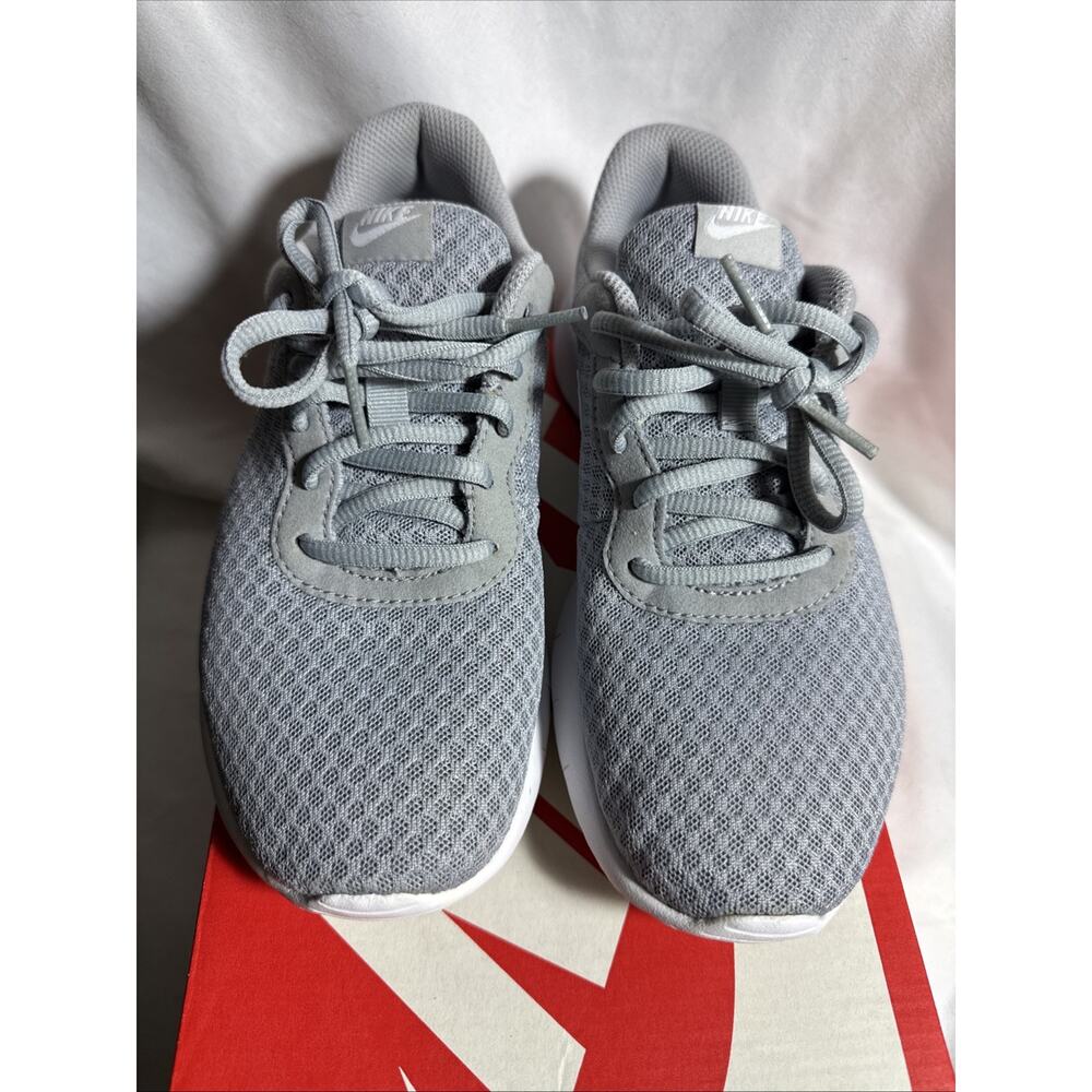 NIKE TANJUN Youth Size 4.5Y Wolf Gray Lace Up Low Top Running Shoes 818381-012